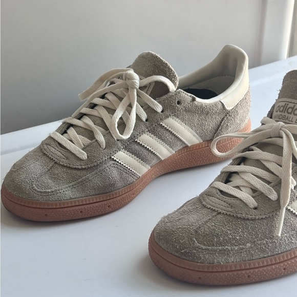 adidas Originals Handball Spezial sneakers in gray and white - Picture 4 of 11